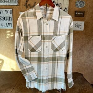 Dizzy Lizzy Oversized Shirt, pearl snaps, frayed hem, size medium